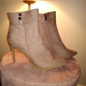 ***BRAND NEW*** SUEDE HIGH HEELED BOOTIE